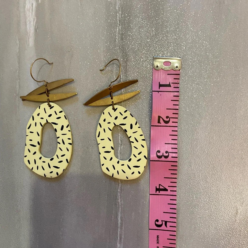 Abstract Gold Tone and Patterned Disc Drop Dangling Earrings for Pierced Ears